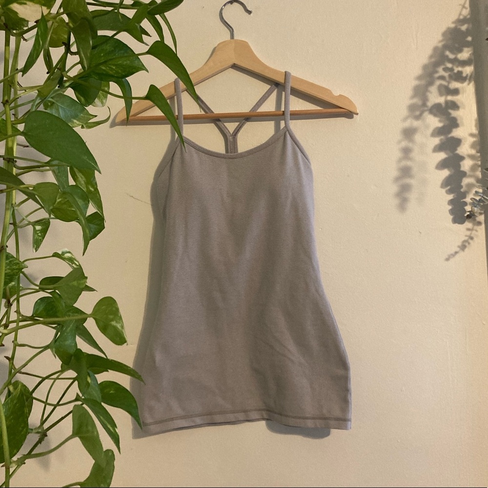 Lululemon work out tank with built in pads